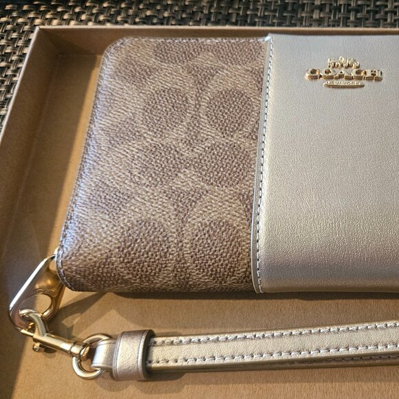 Coach Long Zip Around Wallet In Signature Canvas - Boxed - NWT - Picture 2 of 13
